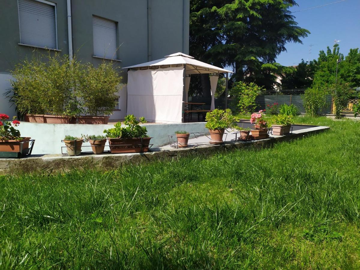 Casa Vacanze I Giardini Di Marzo Сан-Джорджо-ди-Мантова Экстерьер фото