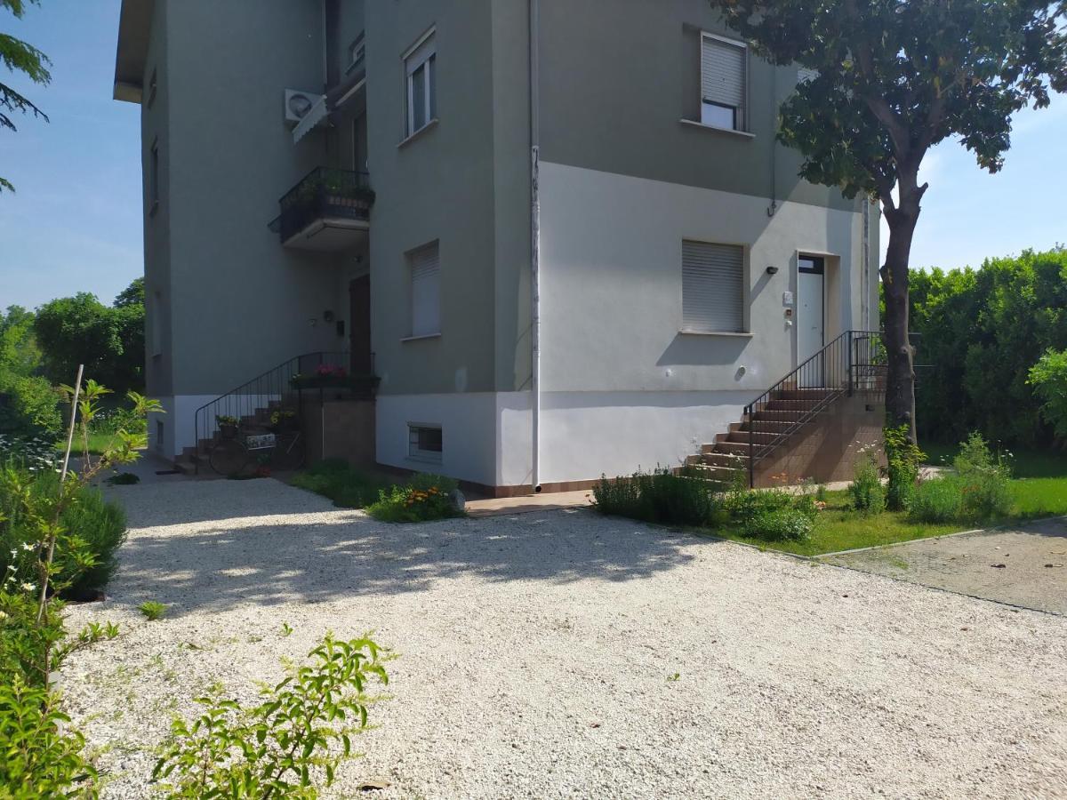 Casa Vacanze I Giardini Di Marzo Сан-Джорджо-ди-Мантова Экстерьер фото